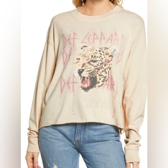 Daydreamer Def Leppard Longsleeve Cropped Graphic Tee - Picture 1 of 7